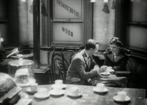 1. Laura y Alec, en un rincón del café