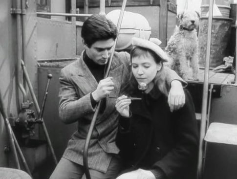 4. Franz y Odile huyen “a los países cálidos” a bordo de un barco (en un plano-homenaje al emigrante de Chaplin)