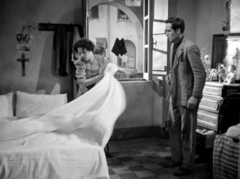 1. “¿Se puede dormir sin sábanas, no?”