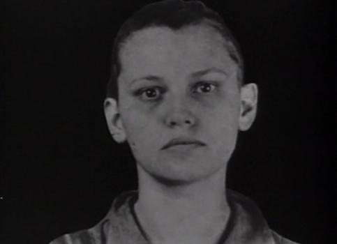 5. “Murieron hace muchos años, pero sus ojos todavía ven. Y nos miran”